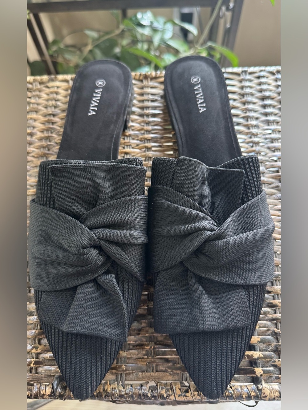 Vivaia Yaffa Pro Pointed-Toe Knot Mule Sandals in Black Sparkle Size 42
